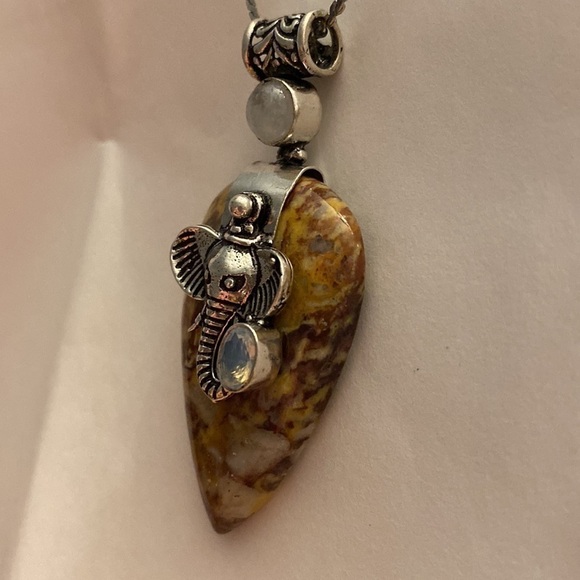 🐘🐘 New Elephant In Natural stones; Coconut jasper & opalite Pendent - Picture 8 of 10